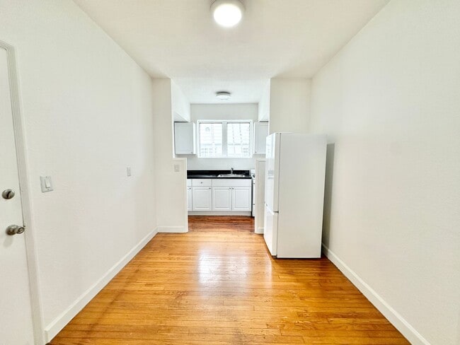 Foto del edificio - Spacious Studio on 12 Street between Eucli...