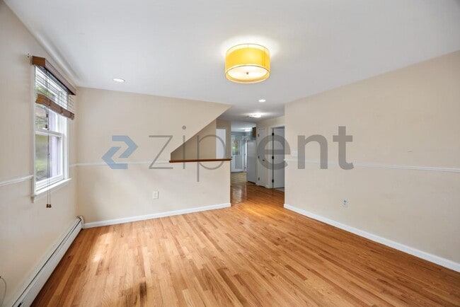 Building Photo - Unit