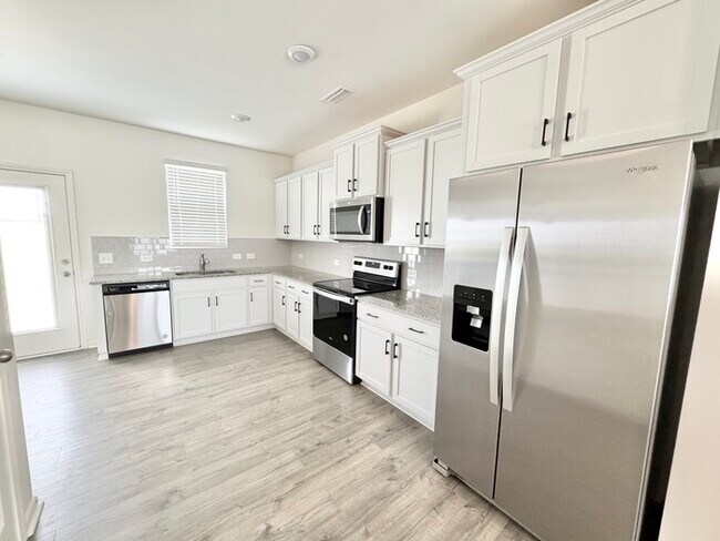 Foto del edificio - 3BD/2.5BTH townhome located in the Villages at Mallard Creek