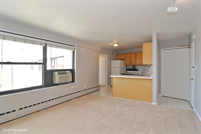 Building Photo - 3410 N Lake Shore Dr