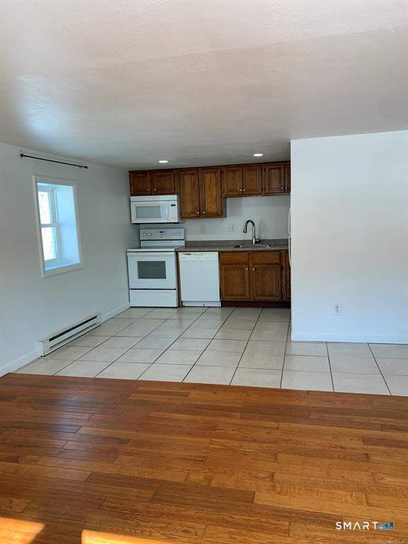 Foto del edificio - 372 Hartford Rd