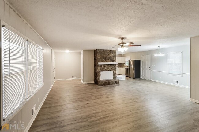 Foto del edificio - 6386 Woodlawn Ave