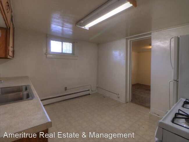 Building Photo - 42 E 300 S