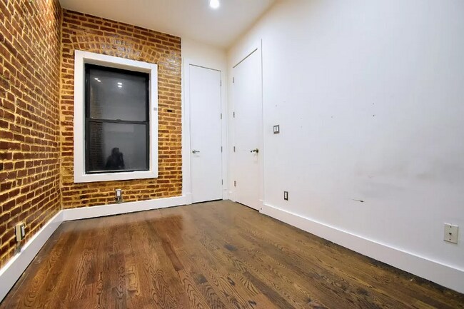Building Photo - 20-17 Menahan St
