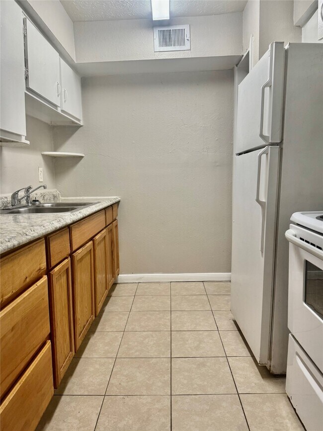 Building Photo - 9413 Grannis St