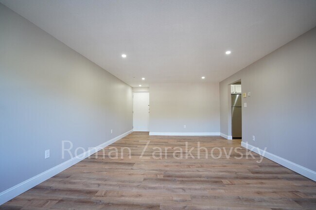 Foto del edificio - 394 Langley Rd