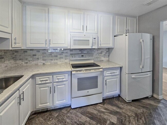 Foto del edificio - 6107 Evergreen Cir