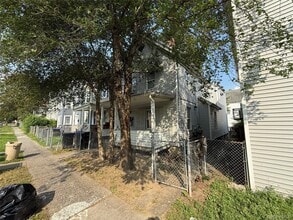 Building Photo - 190 Winnikee Ave