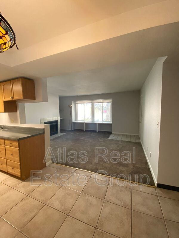 Building Photo - 842 S Uravan Ct