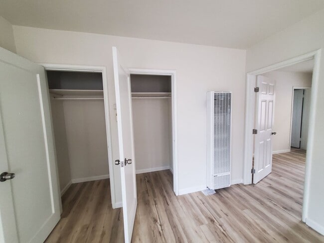 Building Photo - 1st Month's Rent is FREE!!! Conveniently Located Newly Remodeled 1 Bed/ 1 Bath Duplex for Rent In...