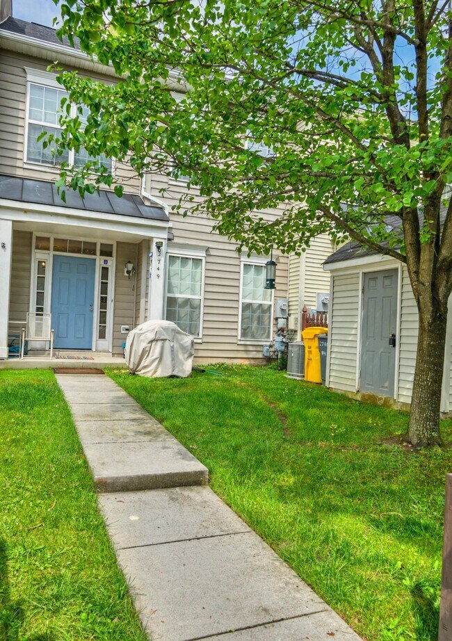 Foto del edificio - 2749 Middle Neck Rd
