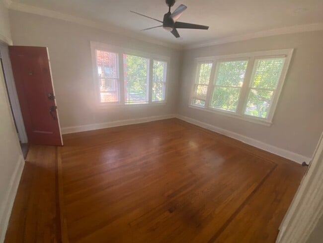 Foto del edificio - 2738 Riverside Ave