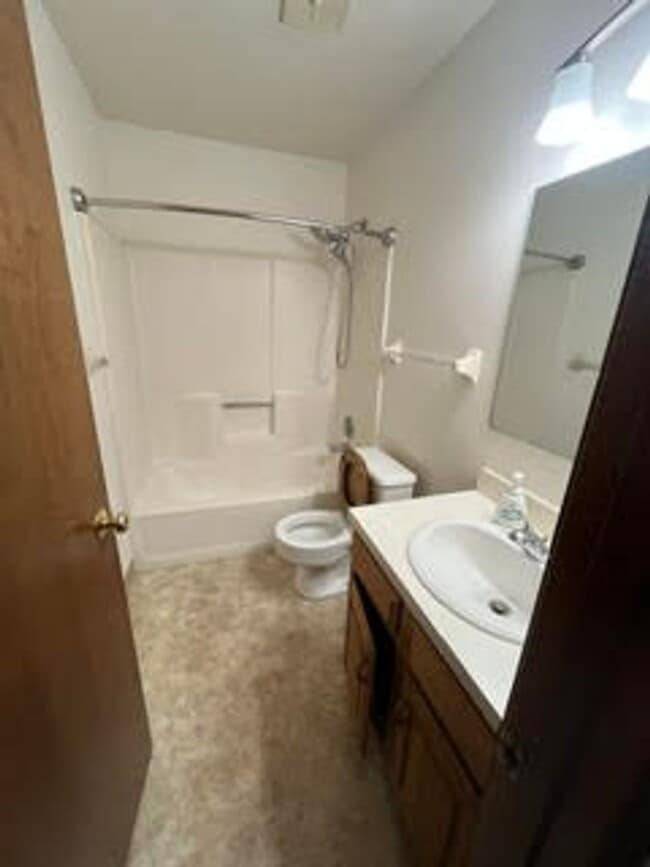 Building Photo - 664 Byers View Dr