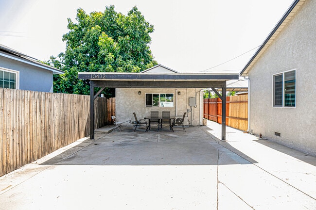 Building Photo - 10432 Langdon Ave