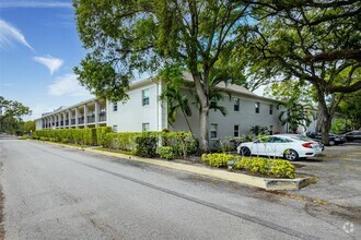 Building Photo - 5221 Bayshore Blvd