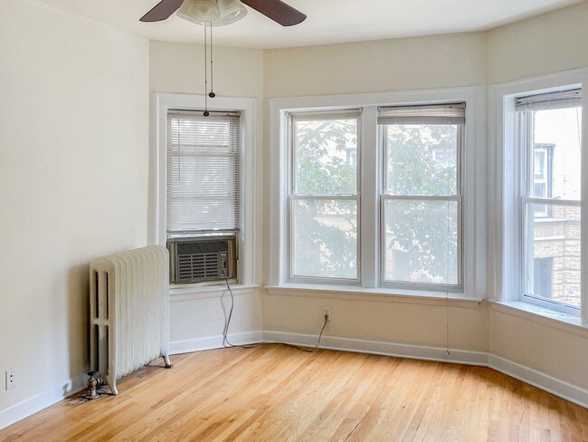 Building Photo - 3916 N Pine Grove Ave