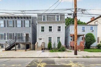 Building Photo - 68 Catharine St