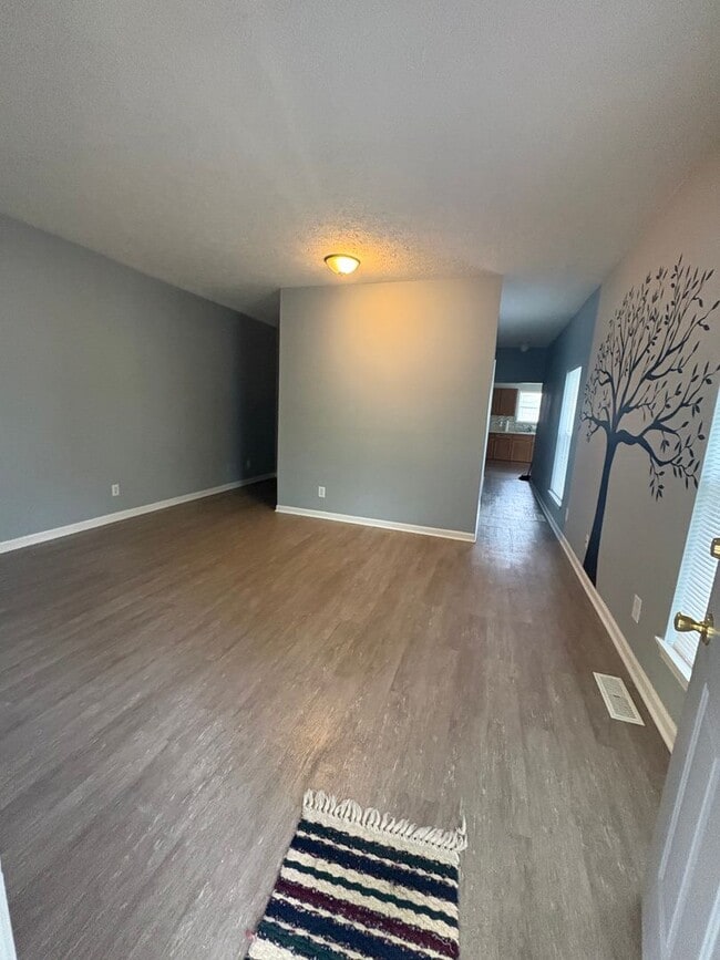 Building Photo - 3 Bd 1.5 Bath Single Family Home