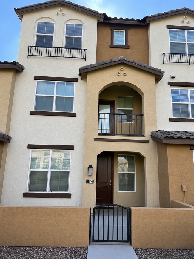 Building Photo - 1255 N Arizona Ave