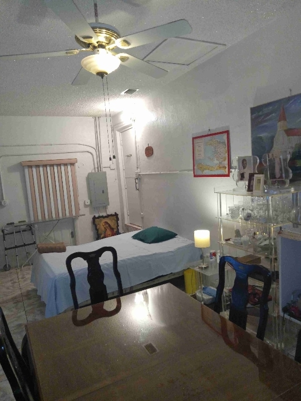 Foto del edificio - 1871 NE 158th St
