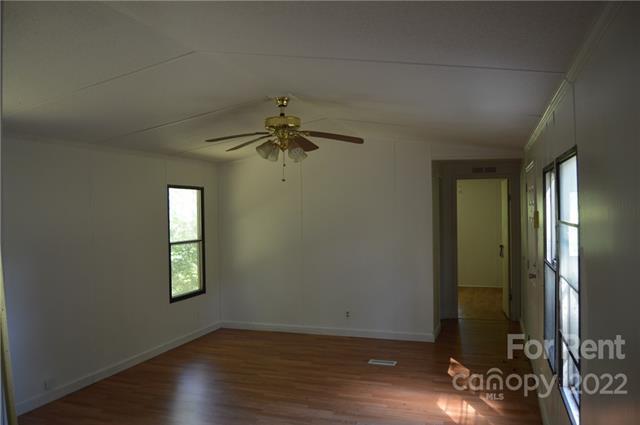 Building Photo - 127 Estate Dr