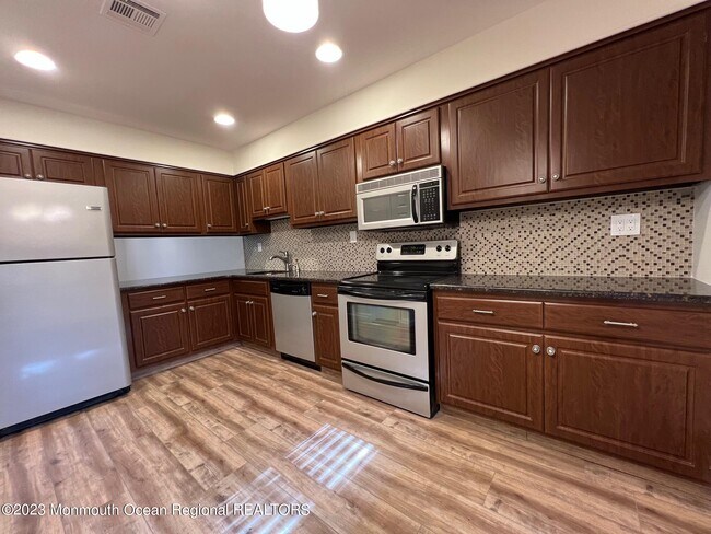 Foto del edificio - 182 Arrowood Rd