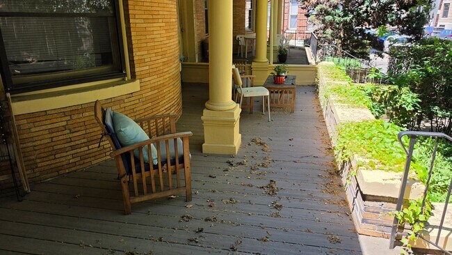 Building Photo - No Brokers Fee, Heat, Hot Water Included, Laundry on a Site