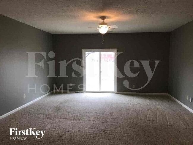 Foto del edificio - 562 Farnham Dr