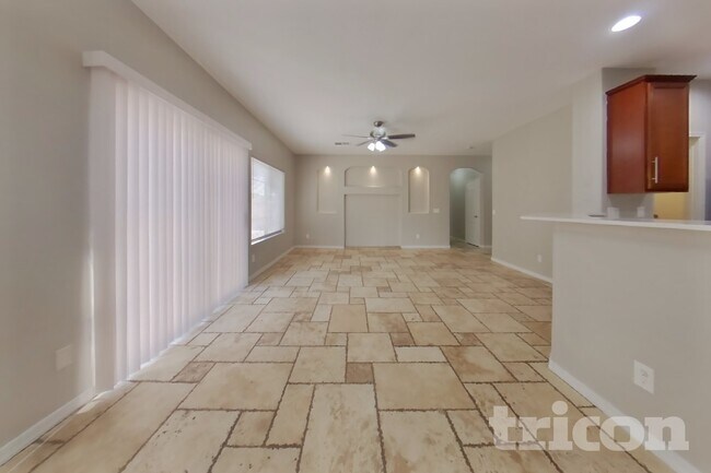Building Photo - 504 W Beautiful Ln
