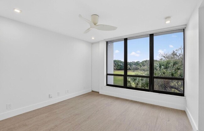 Foto del edificio - 7835 Lakeside Blvd