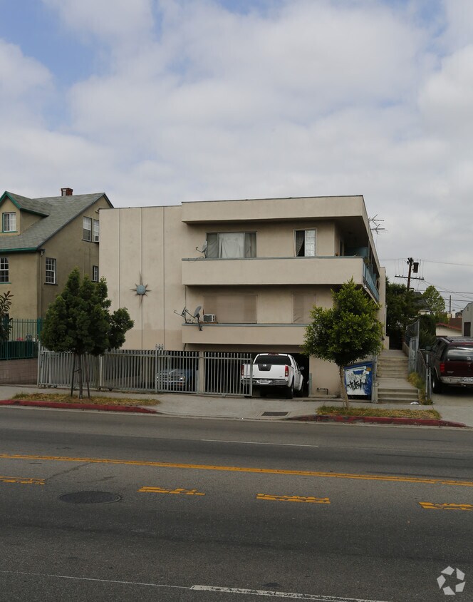 Building Photo - 973 S Wilton Pl