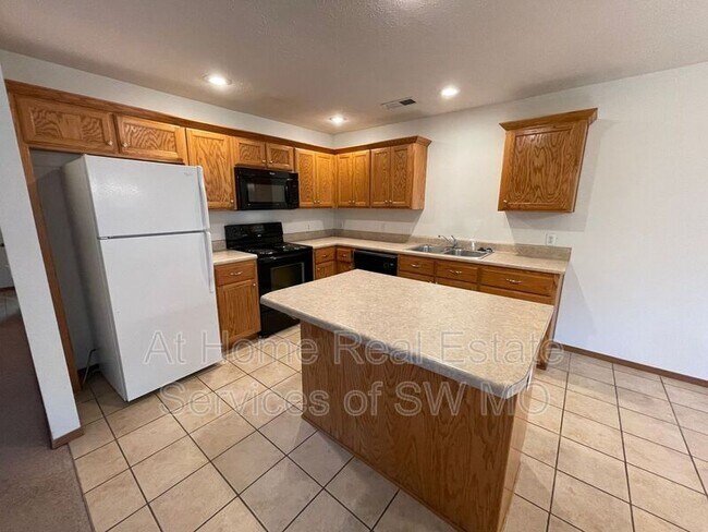 Foto del edificio - 1496 Riverside Rd