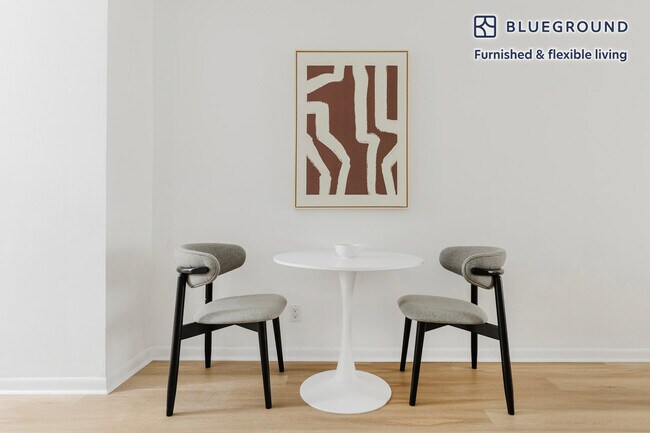 Foto del edificio - 327 E 10th St