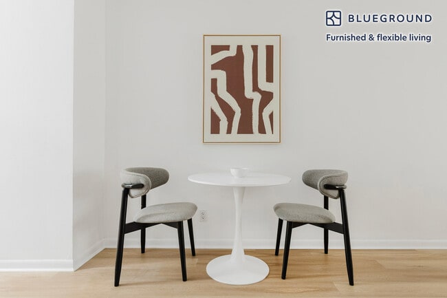 Building Photo - 327 E 10th St