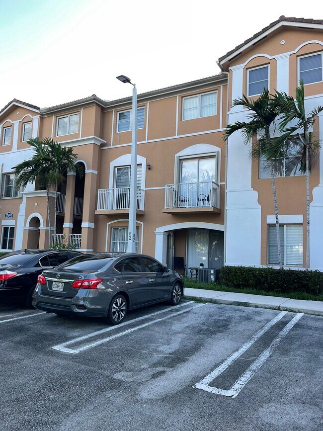 Foto del edificio - 17830 NW 73rd Ave