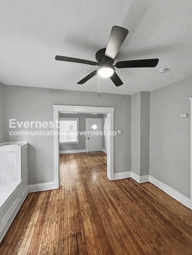 Foto del edificio - 2932 E 118th St