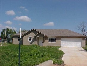 Building Photo - 1410 N Church St