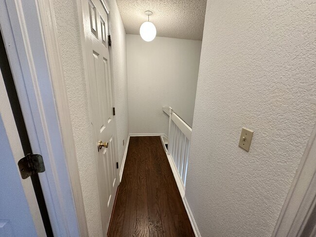 Building Photo - Available August!  Charming Townhome in Table Mountain Heights!