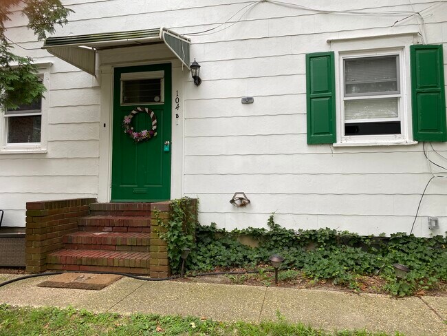 Foto del edificio - 104 Hillcrest Ave