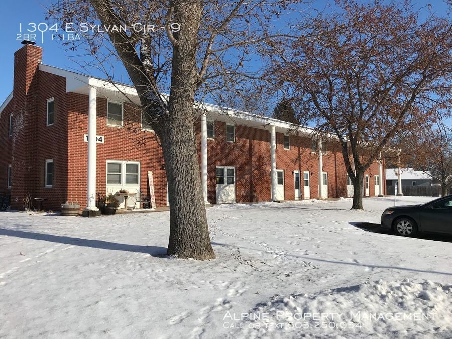 Primary Photo - 1304 Sylvan Cir