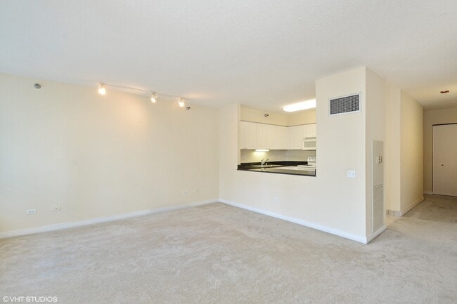 Building Photo - 512 N McClurg Ct