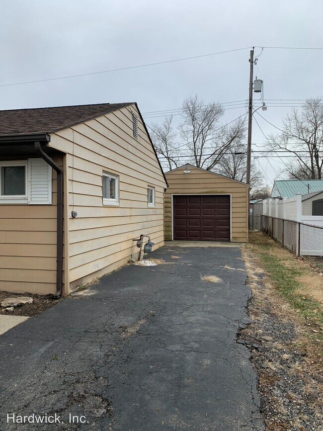 Building Photo - 3 br, 1 bath House - 1675 N. Eastfield Drive