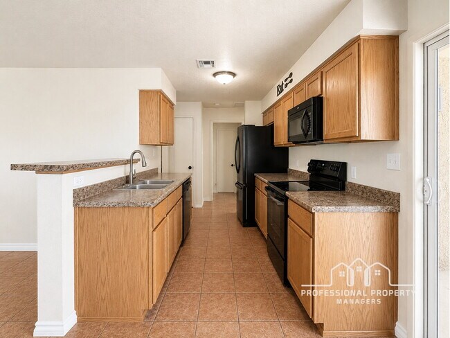 Foto del edificio - “Cozy 3-Bedroom, 2-Bathroom Home in Desert Oasis”