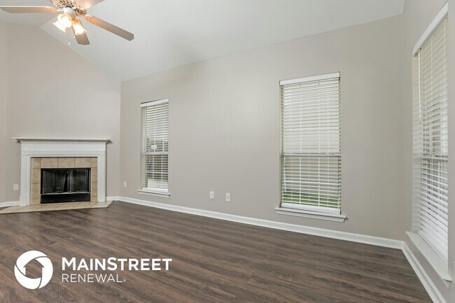 Foto del edificio - 255 Forest Lakes Dr