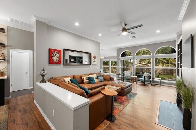 Foto del edificio - 8716 Bobcat Dr