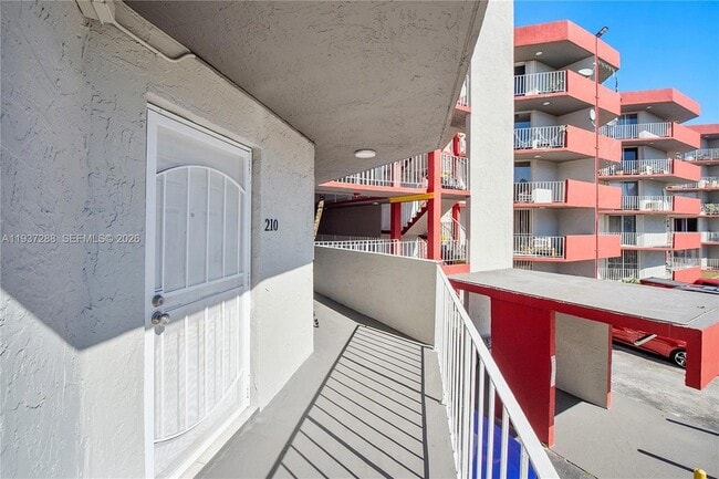 Building Photo - 1750 W 46th St