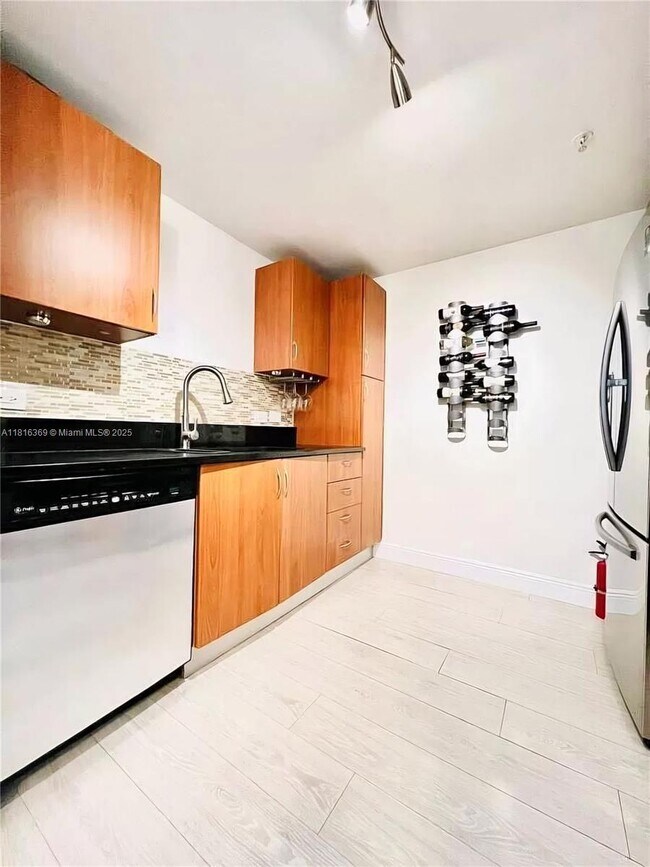 Foto del edificio - 2775 NE 187th St