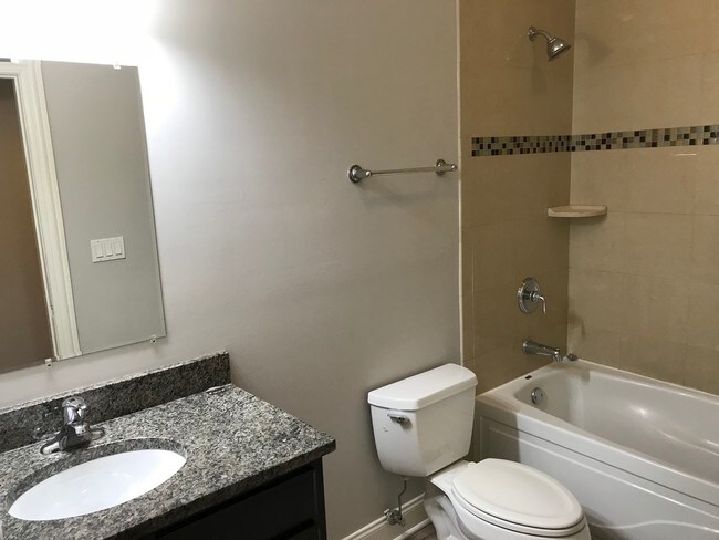 Foto del edificio - 4010 N Hamlin Ave
