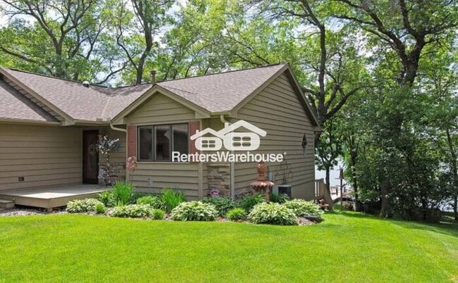 Building Photo - Beautiful Lakefront, Furnished