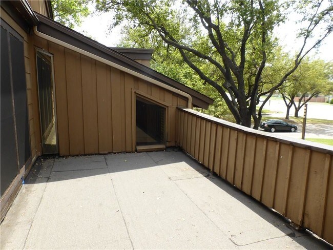 Building Photo - 3111 Golden Oak
